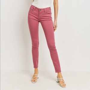 NWT! Sarina Skinny Jeans – Roan Rogue
